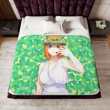 Load image into Gallery viewer, Yotsuba Nakano Sherpa Blanket