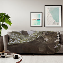 Load image into Gallery viewer, Lyza & Ouzen Sherpa Blanket