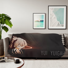 Load image into Gallery viewer, Yui Yuigahama Sherpa Blanket