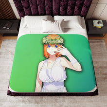 Load image into Gallery viewer, Yotsuba Nakano Sherpa Blanket