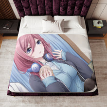Load image into Gallery viewer, The Quintessential Quintuplets Miku Nakano Sherpa Blanket