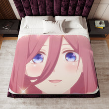 Load image into Gallery viewer, Miku Nakano Sherpa Blanket
