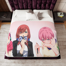 Load image into Gallery viewer, The Quintessential Quintuplets Miku Nakano, Itsuki Nakano, Nino Nakano, Yotsuba Nakano, Ichika Nakano Sherpa Blanket

