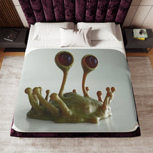 Load image into Gallery viewer, Parasyte Sherpa Blanket
