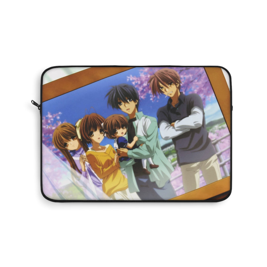 Clannad Tomoya Okazaki, Nagisa Furukawa, Akio Furukawa, Sanae Furukawa Laptop Sleeve