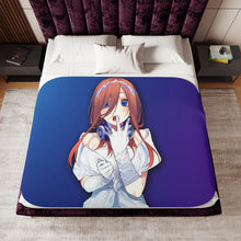 Load image into Gallery viewer, Miku Nakano Bride Sherpa Blanket
