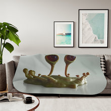 Load image into Gallery viewer, Parasyte Sherpa Blanket
