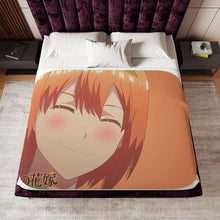 Load image into Gallery viewer, Nakano Yotsuba Sherpa Blanket
