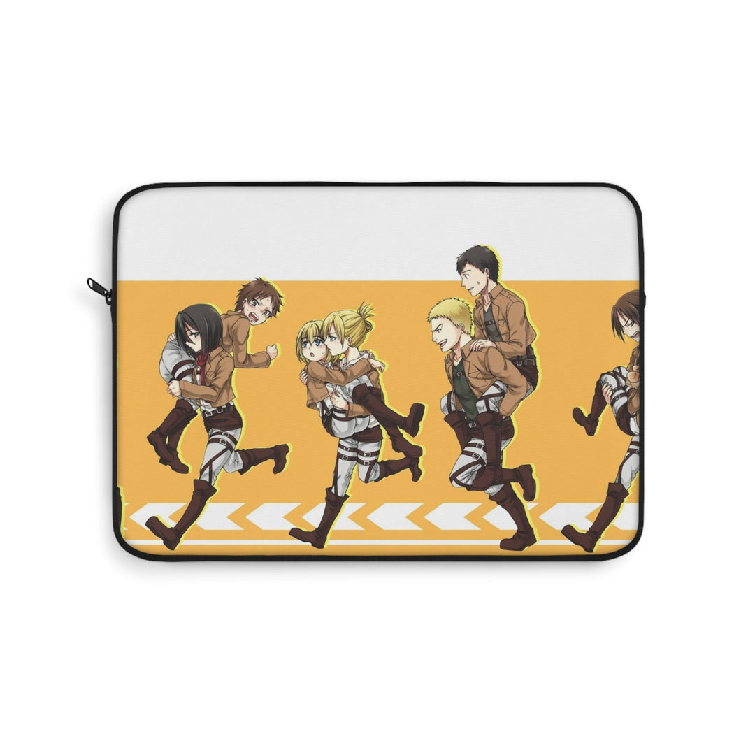 Shingeki no Kyojin - Group Shot Laptop Sleeve