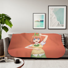 Load image into Gallery viewer, Yotsuba Nakano from 5-Toubun no Hanayome Sherpa Blanket
